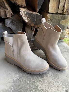 Dolce Vita Rielle‎ Desert Beige Suede Chelsea Platform Booties Sz-8.5.  M